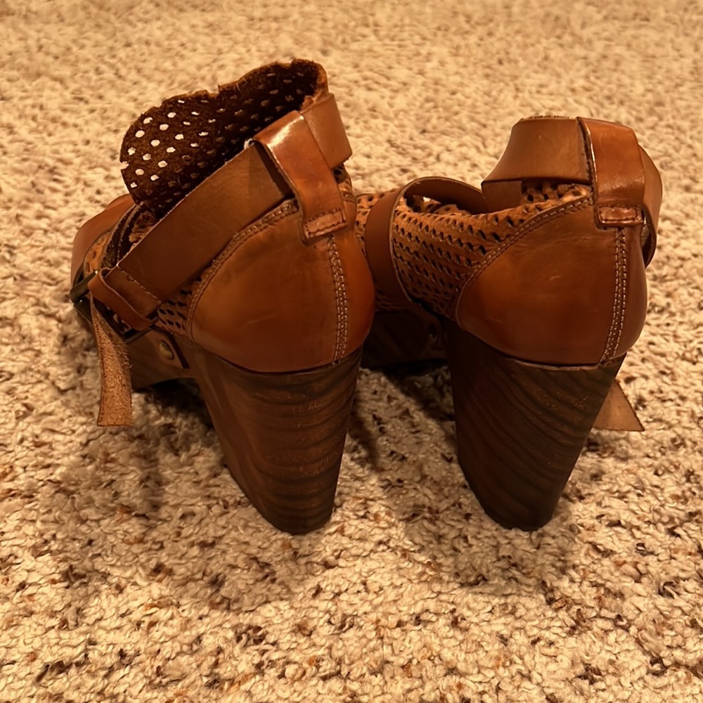 Heels - Picture 5 of 7